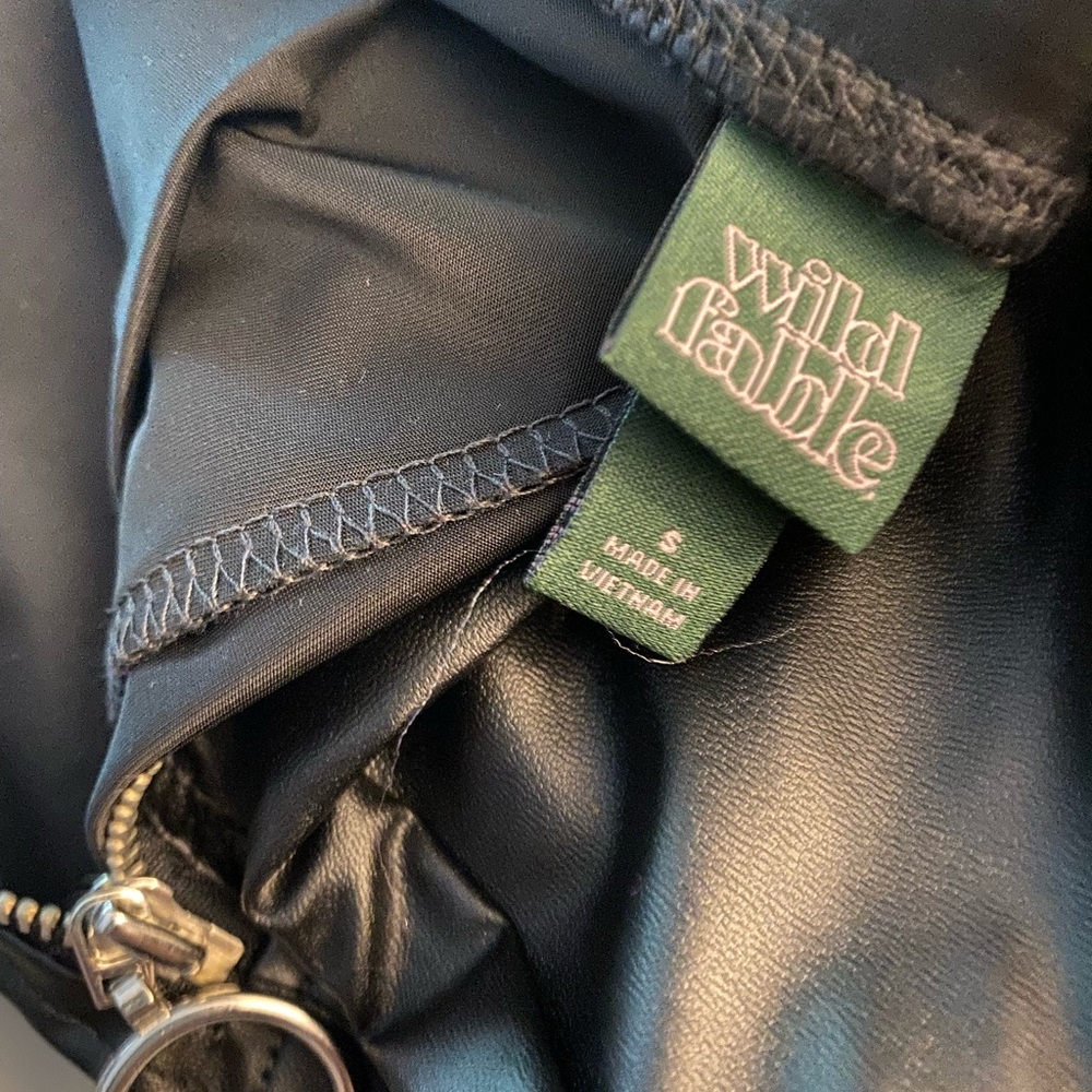 Wild Fable new with tags zip up faux leather leggings